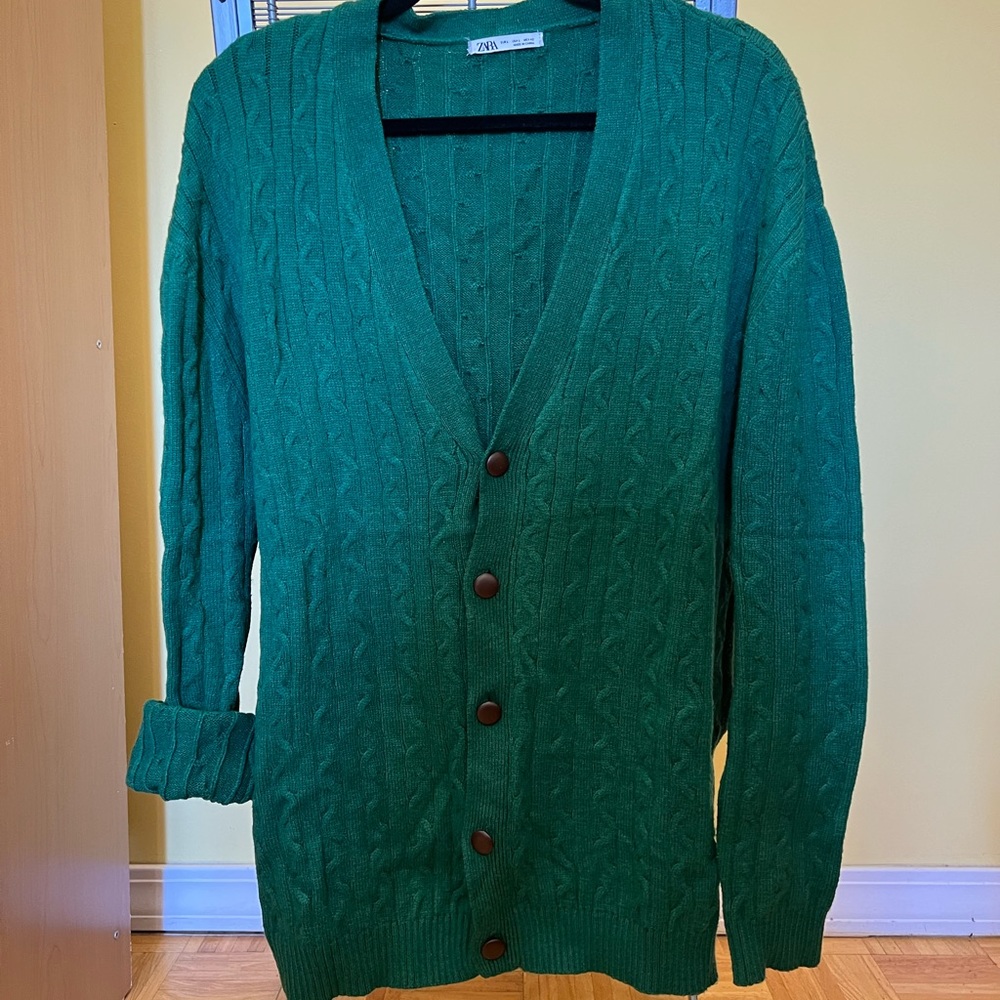 Green cardigan 💚